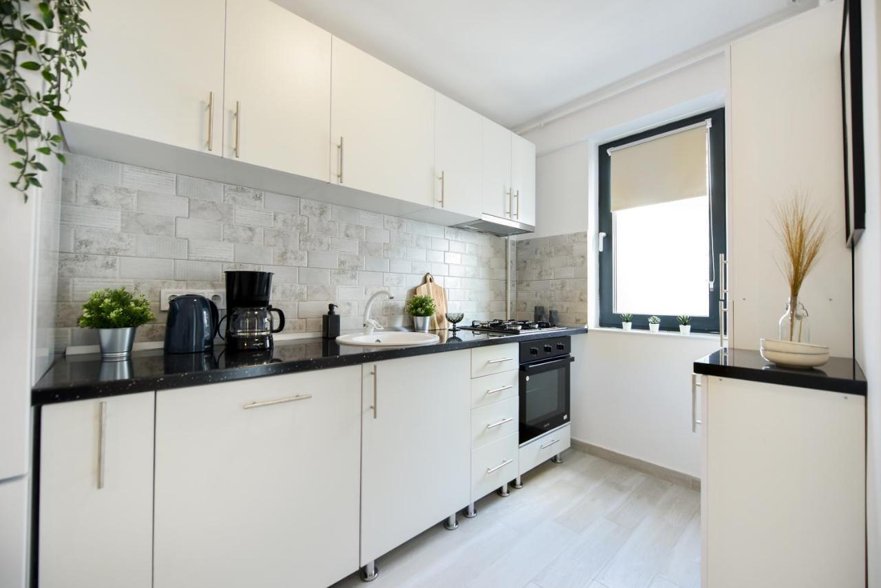 Appartamento Modern In Nerva Traian - Contemporary Living At Its Finest *